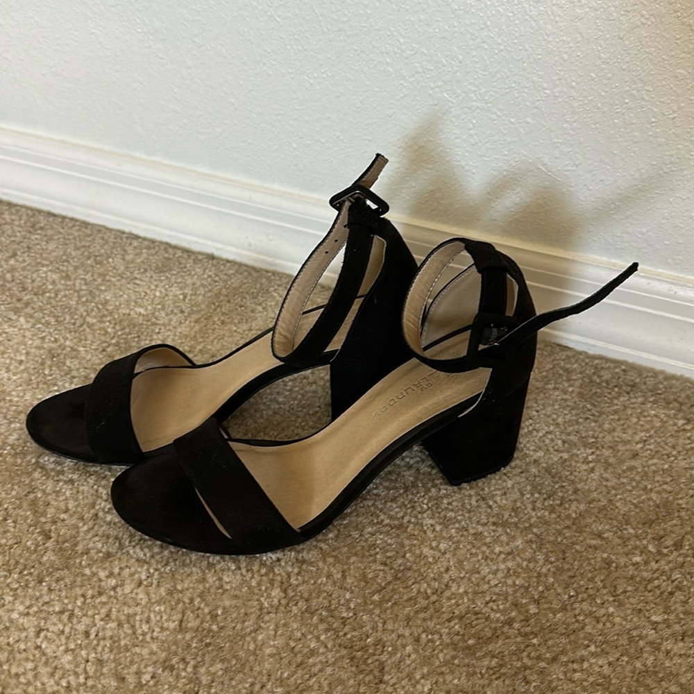 Chinese Laundry Kitten Heels
